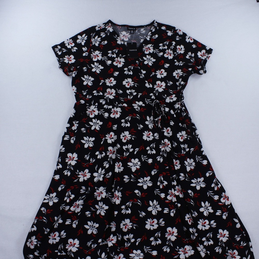 Torrid NWT Black Floral Gracey Graphic Knit Surplice Tie Midi Dress Size 00 M/L
